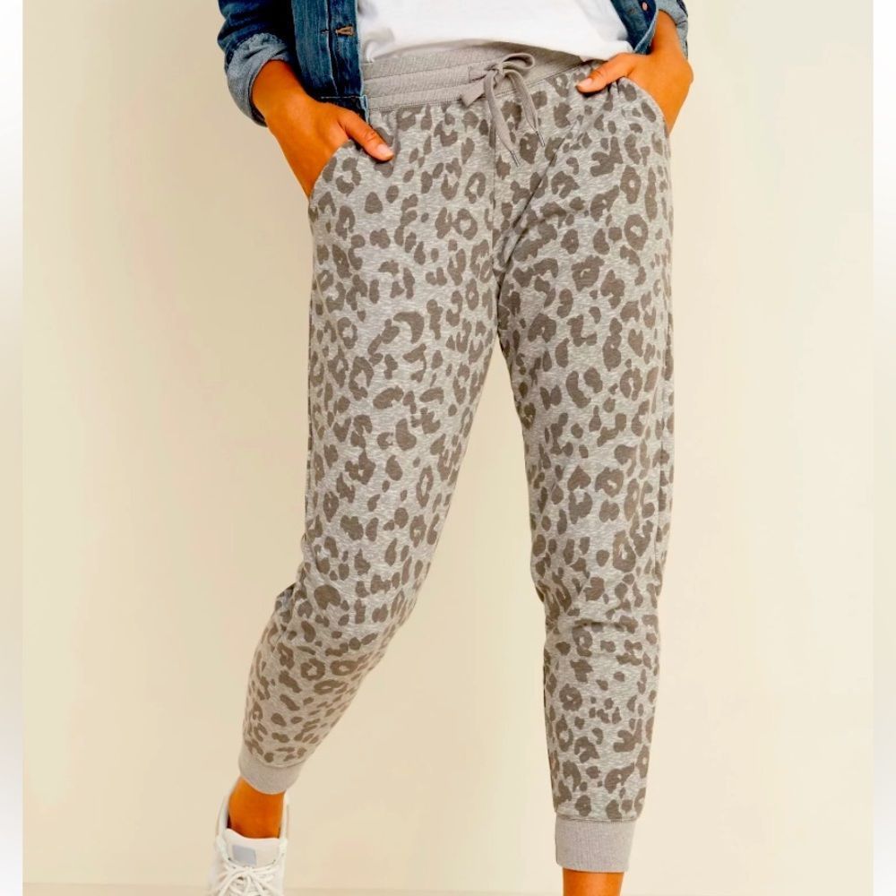Old Navy Women’s Cheetah Print Mid Rise Vintage Street Jogger Pants Size Small